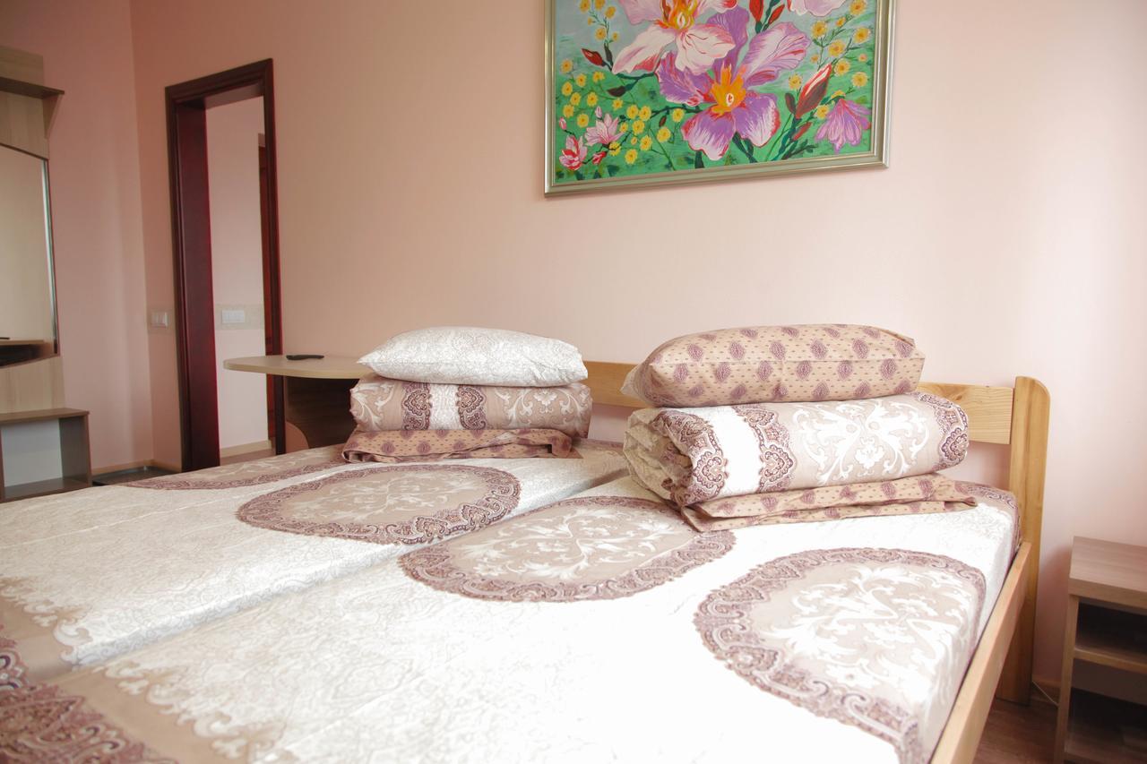 Alekselena Hotel Malekhuv Buitenkant foto
