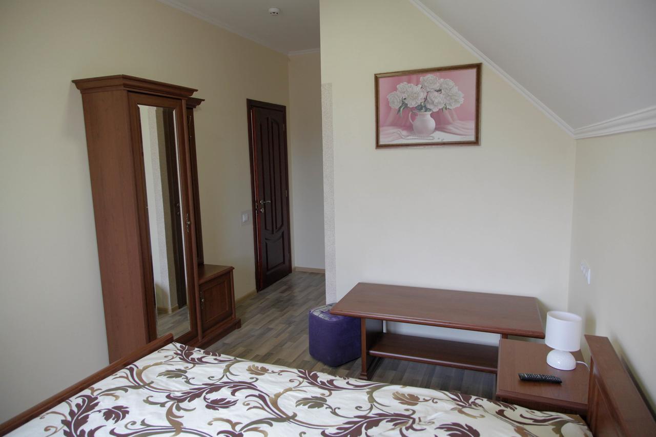 Alekselena Hotel Malekhuv Buitenkant foto