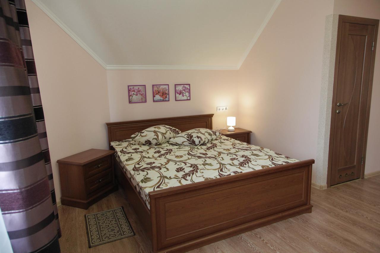 Alekselena Hotel Malekhuv Buitenkant foto